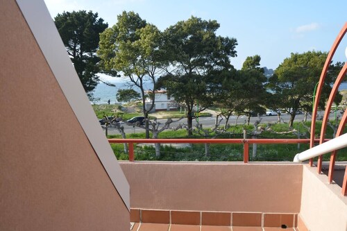 Beautiful penthouse on the beachfront, in Miño.