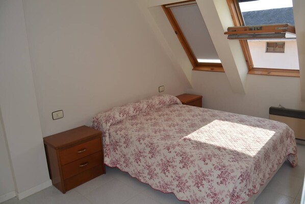 Travel crib, bed sheets