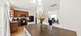 Southern Oak Cottage