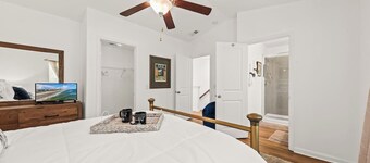 Southern Oak Cottage