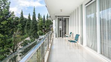 Villa, 5 Bedrooms | Balcony
