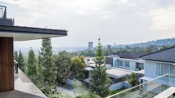Villa, 5 Bedrooms | Balcony