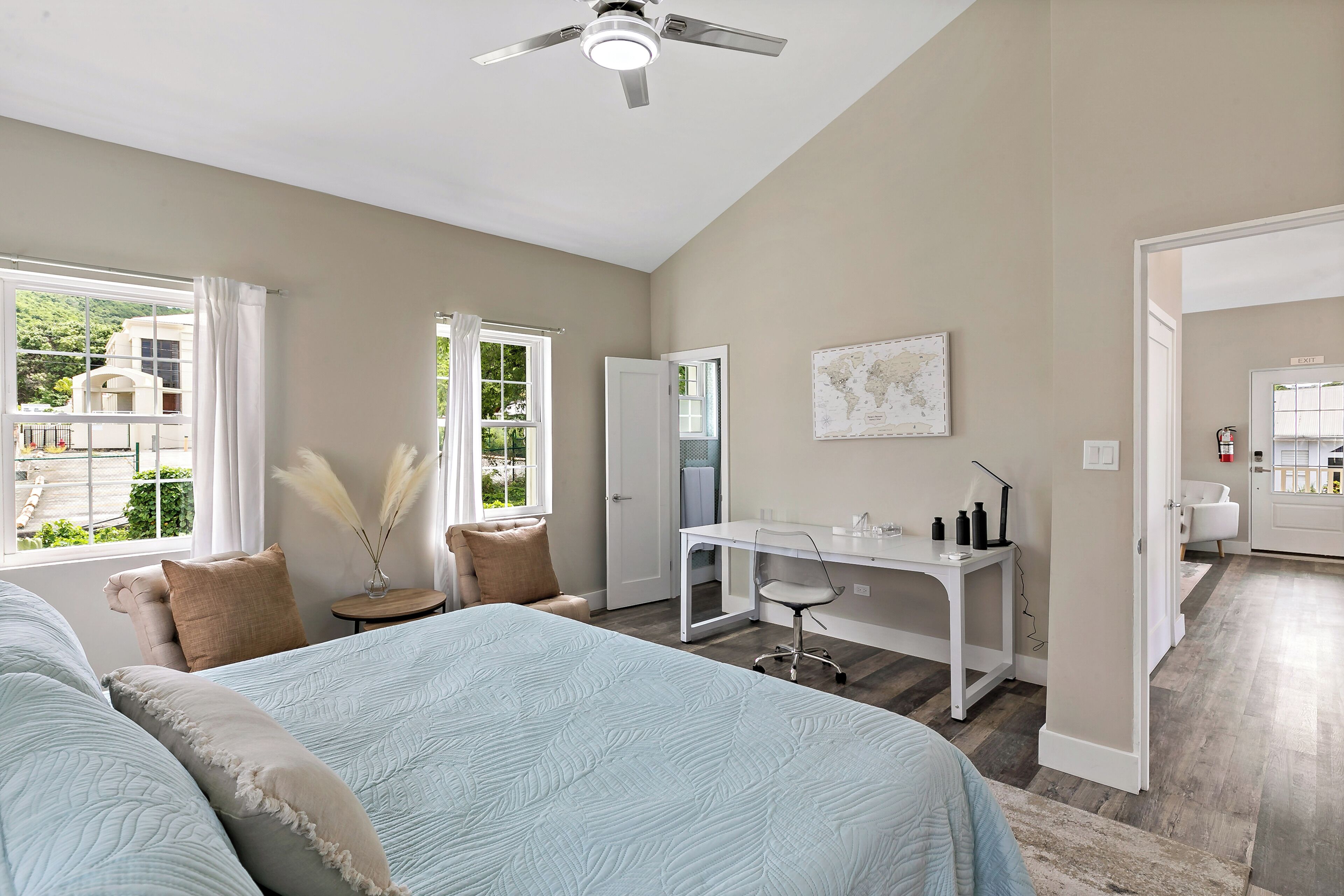 4 bedrooms, iron/ironing board, WiFi, bed sheets