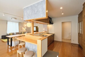 Comfort House, 4 Bedrooms, Non Smoking | Private kitchen | Full-size fridge, microwave, stovetop, cookware/dishes/utensils