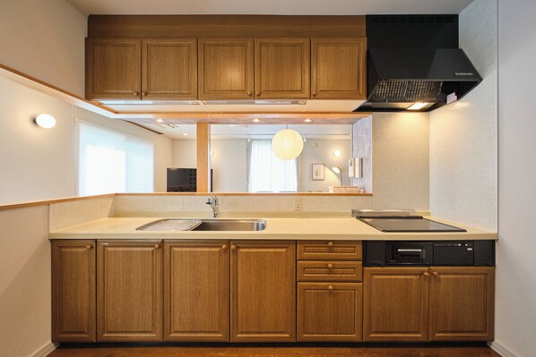 Comfort House, 4 Bedrooms, Non Smoking | Private kitchen | Full-size fridge, microwave, stovetop, cookware/dishes/utensils