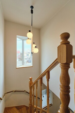 Nhà tiện nghi đơn giản, 4 phòng ngủ, không hút thuốc | Màn/rèm cản sáng, bàn ủi/dụng cụ ủi quần áo