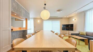 Comfort House, 4 Bedrooms, Non Smoking | In-room dining