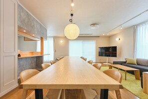 Comfort House, 4 Bedrooms, Non Smoking | In-room dining