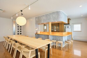 Comfort House, 4 Bedrooms, Non Smoking | In-room dining