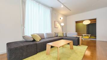 Comfort House, 4 Bedrooms, Non Smoking | Living area