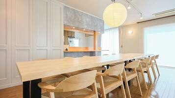 Comfort House, 4 Bedrooms, Non Smoking | In-room dining