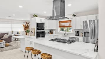 House (3 Bedrooms) | Private kitchen | Fridge, microwave, oven, stovetop
