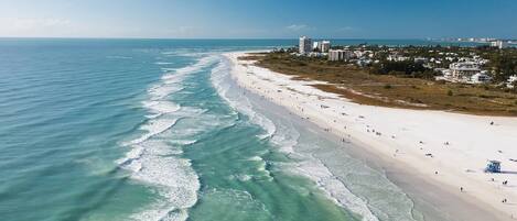 Chaise longue, serviettes de plage