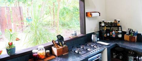 Fridge, oven, stovetop, coffee/tea maker