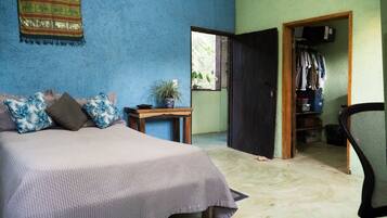 2 makuuhuonetta, työpöytä, silitysrauta/-lauta, ilmainen Wi-Fi