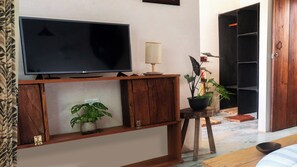 2 bedrooms, desk, iron/ironing board, free WiFi - Casa Xochitl, surrounded by nature, ideal to rest, meditate or disconnect. (Solferono)