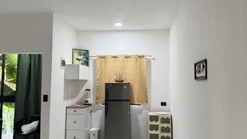 Cookware/dishes/utensils