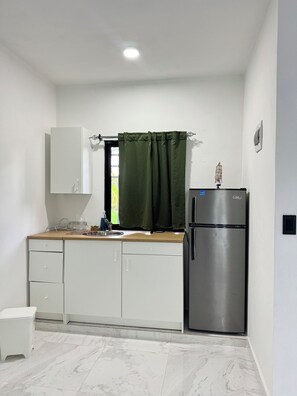 Batterie de cuisine, vaisselle et ustensiles