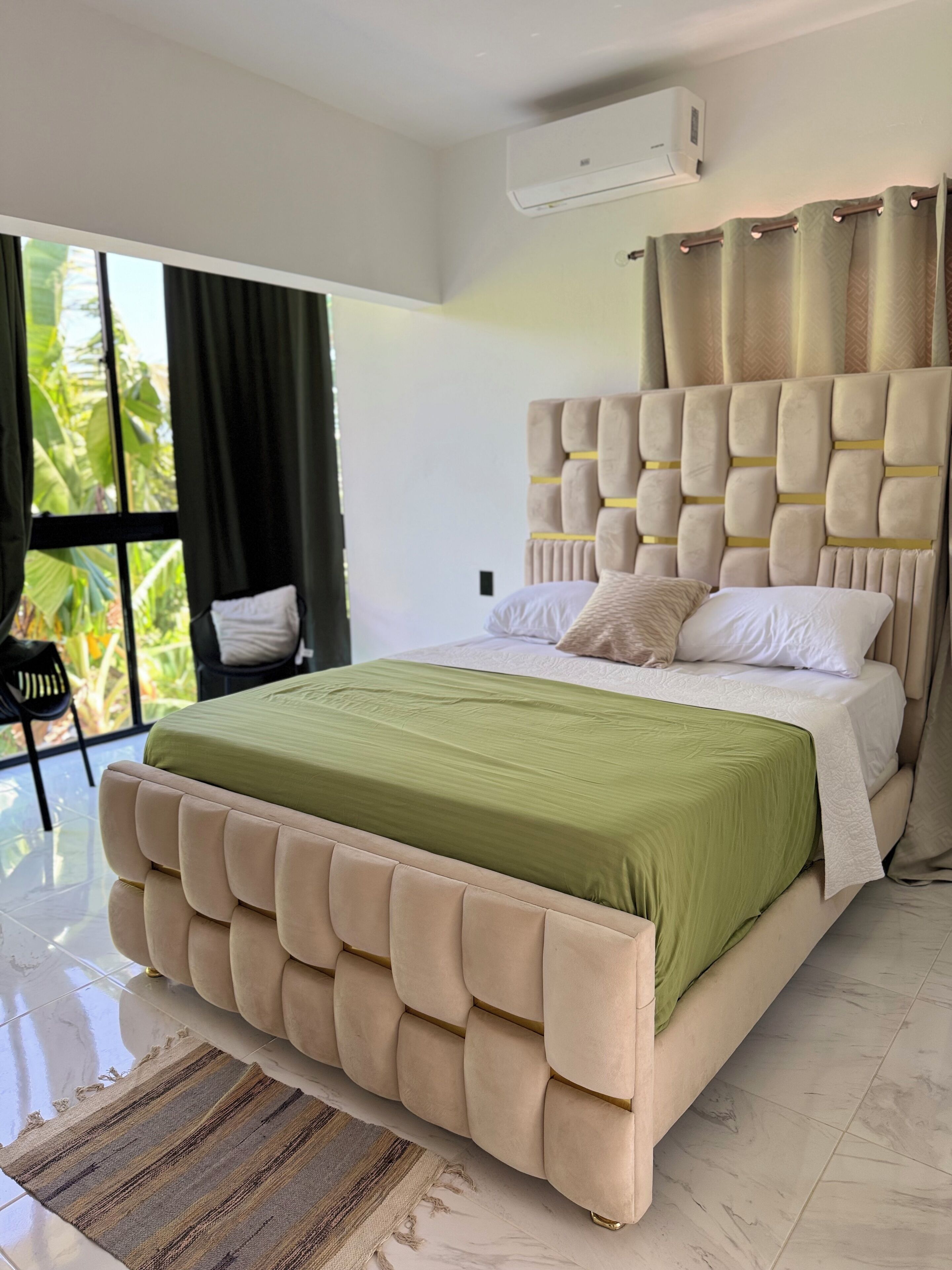 Apartemen Deluks, pemandangan halaman | Ruang kerja ramah laptop dan Wi-Fi gratis