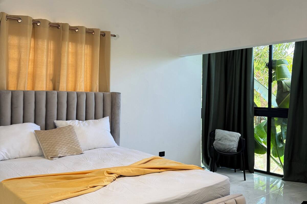 Laptop workspace, free WiFi