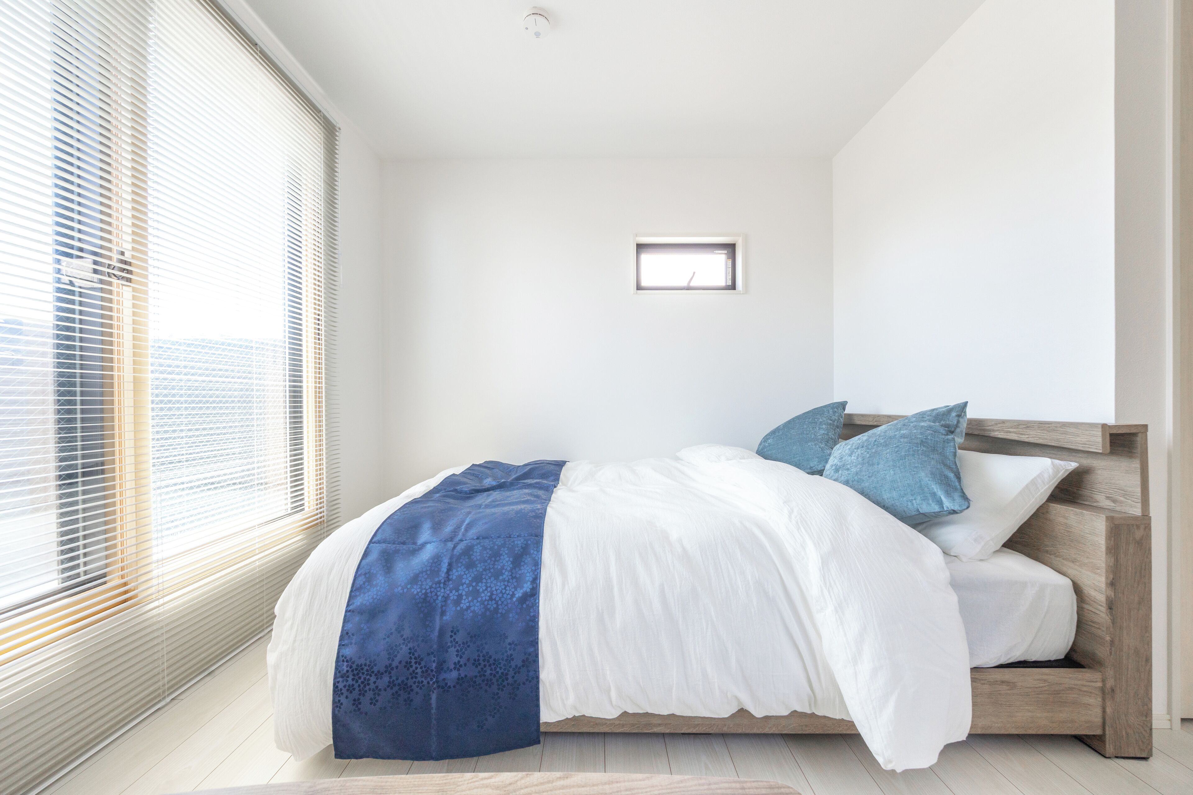 3 slaapkamers, een strijkplank/strijkijzer, internet, beddengoed