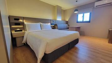 Deluxe Double Room | Desk, free WiFi, bed sheets