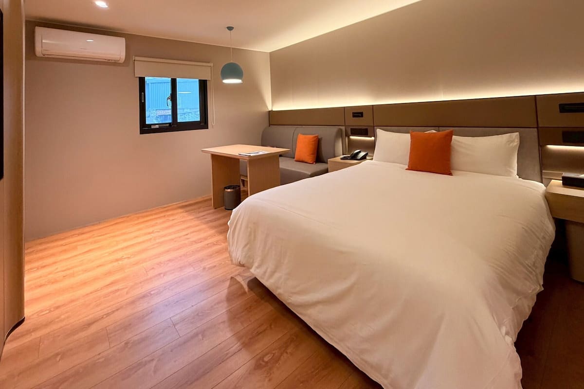 Deluxe Double Room | Desk, blackout drapes, soundproofing, free cribs/infant beds