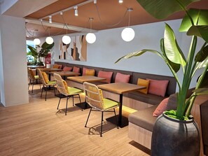 Área de estar no saguão