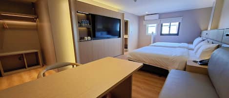Deluxe Twin Room | Desk, free WiFi, bed sheets
