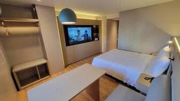 Deluxe Double Room | Desk, free WiFi, bed sheets