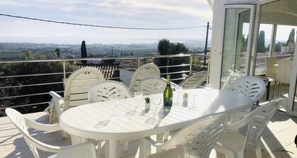 Modern villa with stunning views over the Bay of Roses