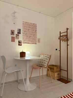 Double Room, 1 Queen Bed, Non Smoking, Private Bathroom | Free WiFi