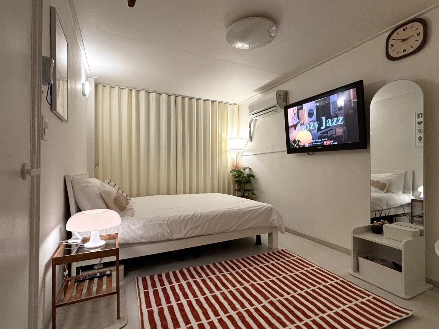 Double Room, 1 Queen Bed, Non Smoking, Private Bathroom | Free WiFi
