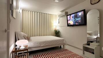Double Room, 1 Queen Bed, Non Smoking, Private Bathroom | Free WiFi