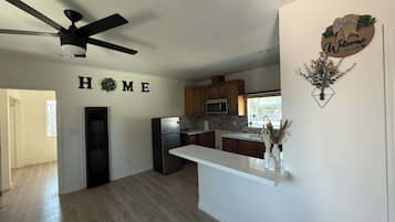 Coffee/tea maker, fridge, microwave, oven