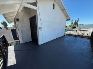 المنطقة المحيطة بالمنشأة