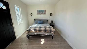 1 habitación, tabla de planchar con plancha, wifi y ropa de cama