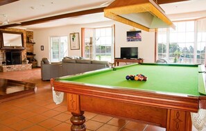Villa, vista al jardín | Área de sala de estar