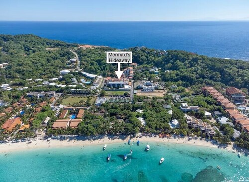 Mermaid’s Hideaway—2 bedroom, 2 bath
3 minute walk to stunning West Bay Beach