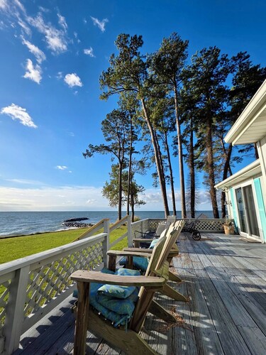 BayWatch: Chesapeake Bayfront Retreat with a Small Private Beach. Dog Friendly.