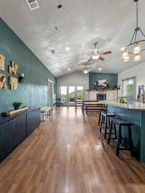 Interior - Twilight Hollow | Quiet Lakeview Retreat For Large Groups (Belton)