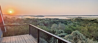 Sleeps 24 | Luxury Lakeview Group Retreat – Scenic Deck & Game Room