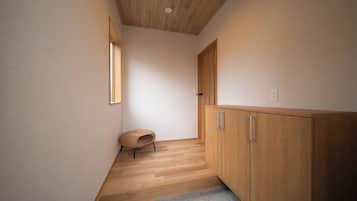 Comfort House, 4 Bedrooms, Non Smoking | Iron/ironing board, free WiFi, bed sheets