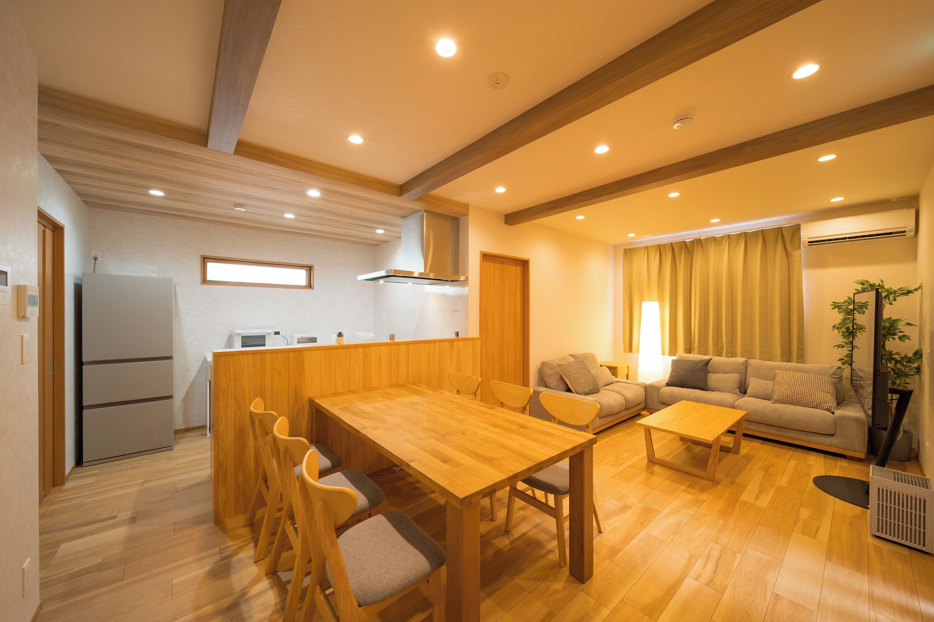 Comfort House, 4 Bedrooms, Non Smoking | In-room dining