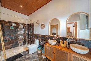 Bathroom - Villa Soleil Lembongan  (Lembongan Island)