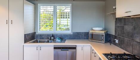 Comfort House, Ocean View | Private kitchen | Toaster, eco-friendly cleaning products, freezer, paper towels