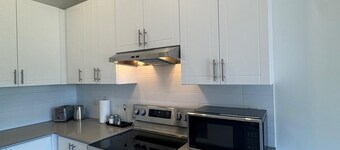 Pleasant 4 bedroom townhouse in Oakville with two Parkings