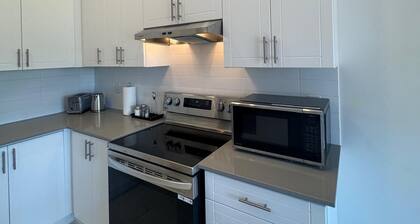 Pleasant 4 bedroom townhouse in Oakville with two Parkings