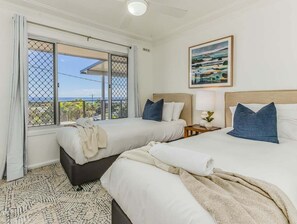 3 bedrooms, iron/ironing board, WiFi, bed sheets