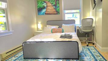 3 bedrooms, iron/ironing board, WiFi, bed sheets